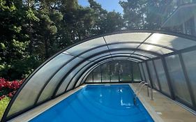 Klimatyzowany apartament z basenem i garażem Willa 4 Pory Roku